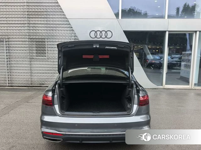 Audi A4L 2020 Темно-серый из Китая, фото 2