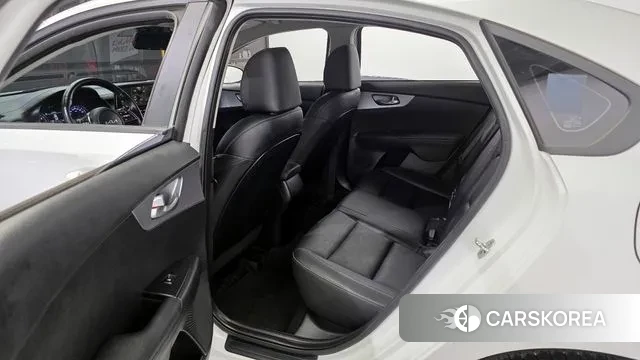 Kia The New K3 2nd generation 2021 Белый из Кореи, фото 2