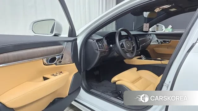 Volvo S90 2024 Белый из Кореи, фото 2