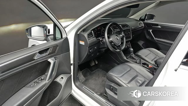 Volkswagen Tiguan second Generation 2018 Белый из Кореи, фото 2