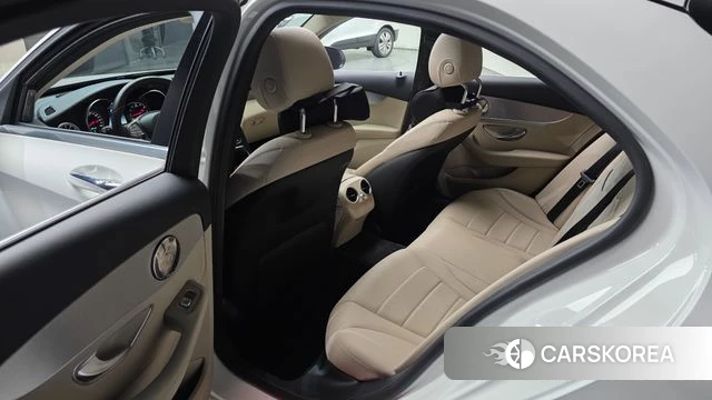 Mercedes-Benz C-Class W205 2018 Белый из Кореи, фото 2