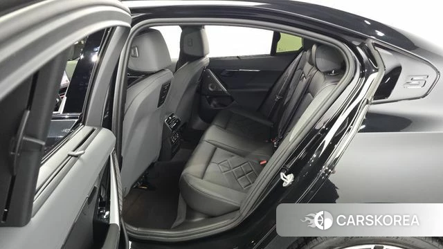 BMW 5 Series (G60) 2026 Черный из Кореи, фото 2