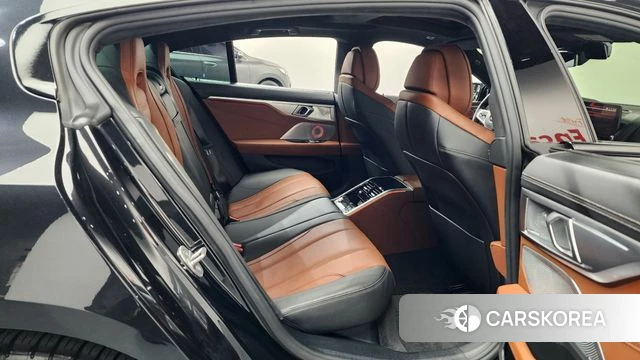 BMW 8 Series (G15) 2022 Черный из Кореи, фото 2