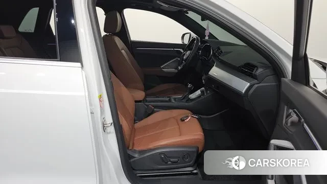 Audi Q3 (F3) 2020 Белый из Кореи, фото 2