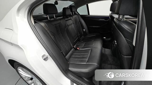 BMW 5 Series (G30) 2018 Белый из Кореи, фото 2