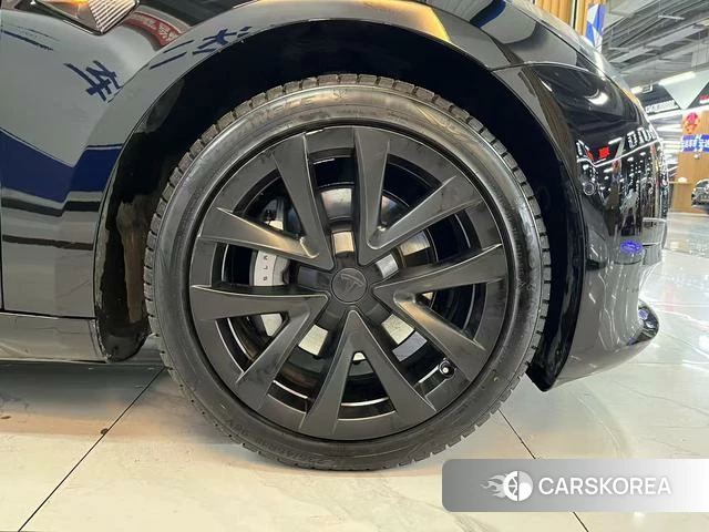 Tesla Model 3 2023 Черный из Китая, фото 2