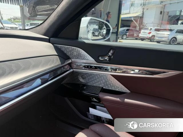 BMW 7 Series (G70) 2023 Белый из Кореи, фото 2