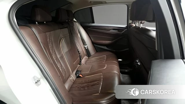 BMW 5 Series (G30) 2020 Белый из Кореи, фото 2