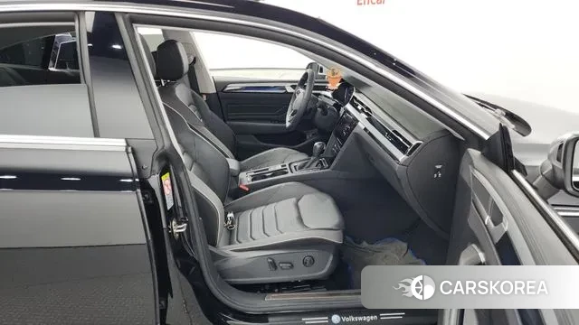 Volkswagen Arteon 2023 Черный из Кореи, фото 2