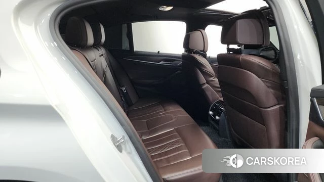 BMW 5 Series (G30) 2020 Белый из Кореи, фото 2