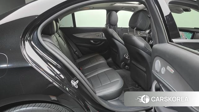 Mercedes-Benz E-Class W213 2018 Черный из Кореи, фото 2