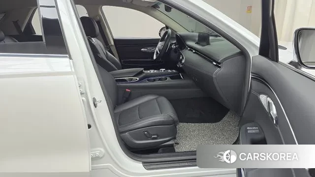 Genesis GV70 2023 Белый из Кореи, фото 2