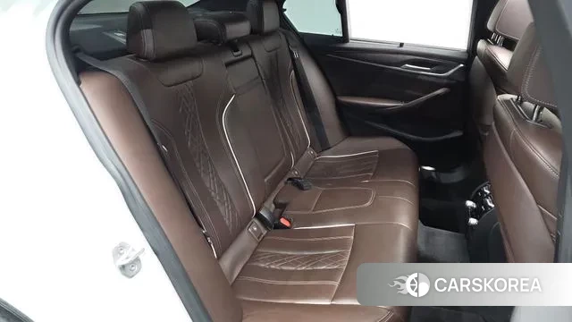 BMW 5 Series (G30) 2018 Белый из Кореи, фото 2