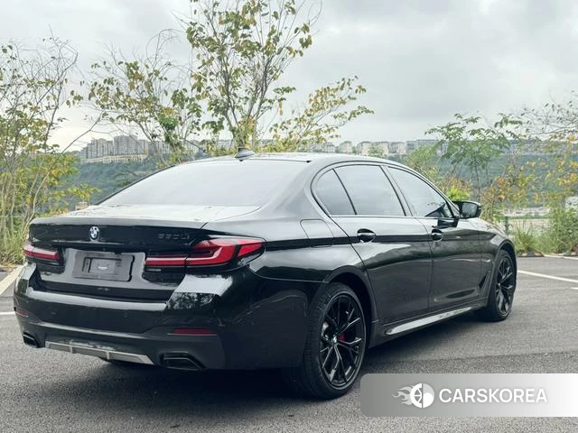 BMW 5 series 2022 Черный из Китая, фото 2