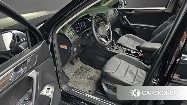 Volkswagen Tiguan Allspace 2022 Черный из Кореи, фото 2