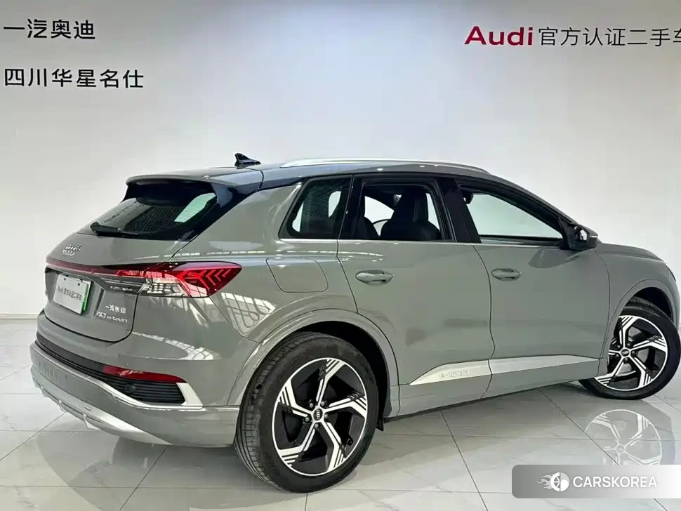 Audi Q4 e-tron 2024 Silver/gray из Китая, фото 2