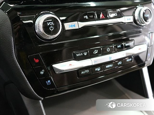 Ford Explorer 6th Generation 2023 Белый из Кореи, фото 2
