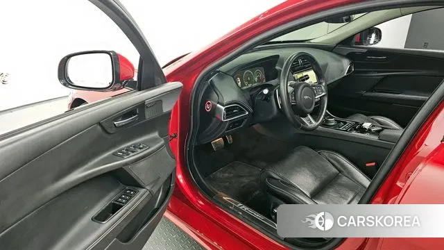 Jaguar XE 2019 Красный из Кореи, фото 2