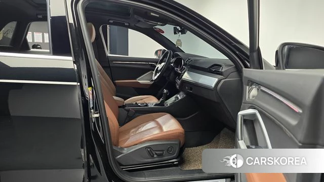 Audi Q3 (F3) 2022 Черный из Кореи, фото 2