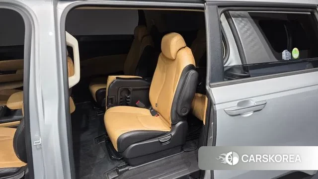 Kia Carnival 4th generation 2022 Серебряный из Кореи, фото 2