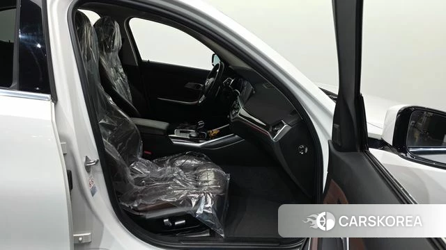 BMW 3 Series (G20) 2021 Белый из Кореи, фото 2