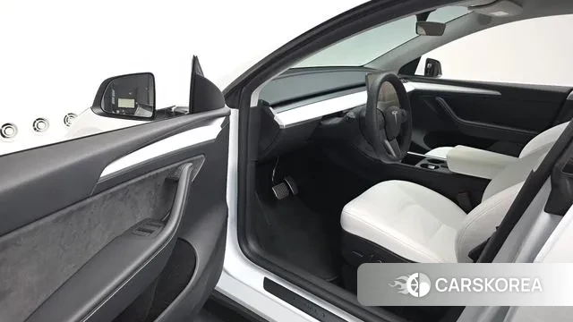 Tesla Model Y 2024 Белый из Кореи, фото 2