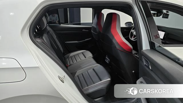 Volkswagen Golf 8th Generation 2024 Белый из Кореи, фото 2