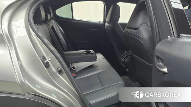 Lexus UX250h 2023 Серебристо-серый из Кореи, фото 2