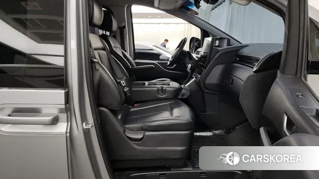 Hyundai Staria 2021 Серебристо-серый из Кореи, фото 2