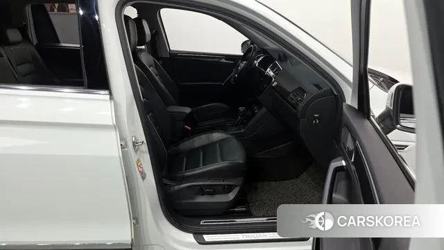 Volkswagen Tiguan Allspace 2018 Белый из Кореи, фото 2