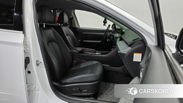 Hyundai Sonata D Edge Hybrid (DN8) 2024 Белый из Кореи, фото 2