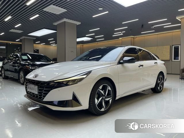 Hyundai Elantra 2022 Белый из Китая, фото 2