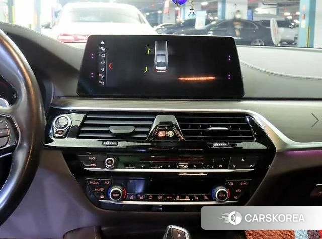 BMW 5 Series (G30) 2018 Серебристо-серый из Кореи, фото 2
