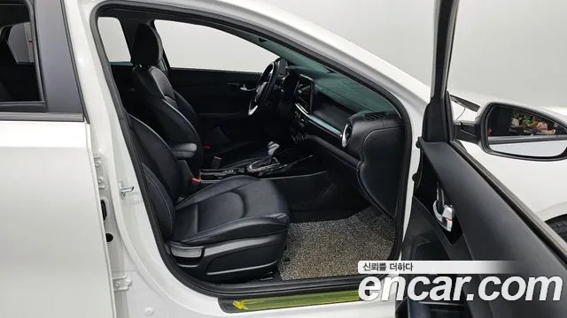 Kia The New K3 2nd generation 2022 Белый из Кореи, фото 2