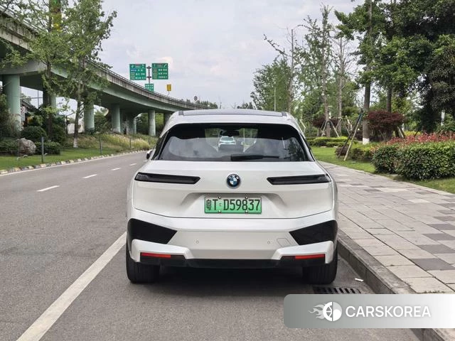 BMW iX 2023 Белый из Китая, фото 2
