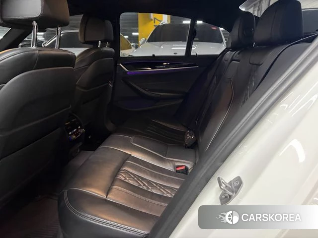 BMW 5 Series (G30) 2019 Белый из Кореи, фото 2