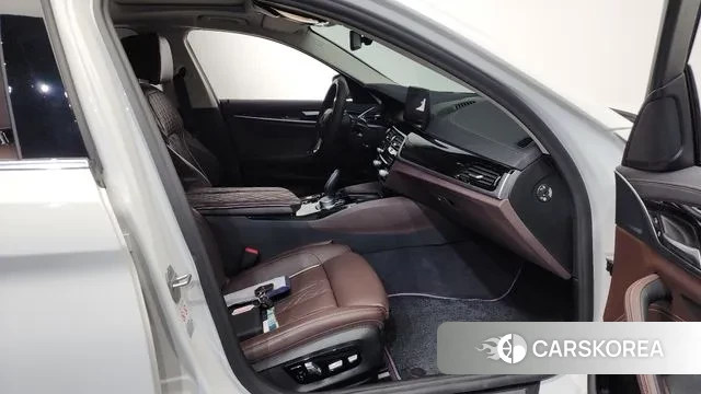 BMW 5 Series (G30) 2021 Белый из Кореи, фото 2