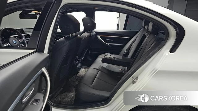 BMW 3 Series (F30) 2018 Белый из Кореи, фото 2