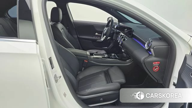 Mercedes-Benz A-Class W177 2024 Белый из Кореи, фото 2