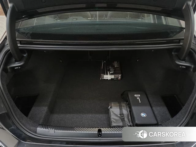 BMW 5 Series (G60) 2025 Серый из Кореи, фото 2