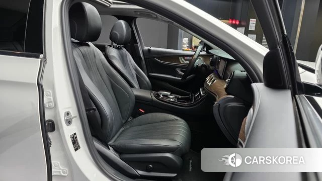 Mercedes-Benz E-Class W213 2020 Белый из Кореи, фото 2