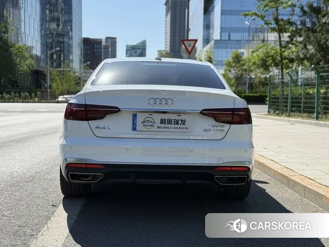 Audi A4L 2022 Белый из Китая, фото 2