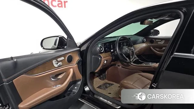 Mercedes-Benz E-Class W213 2021 Черный из Кореи, фото 2