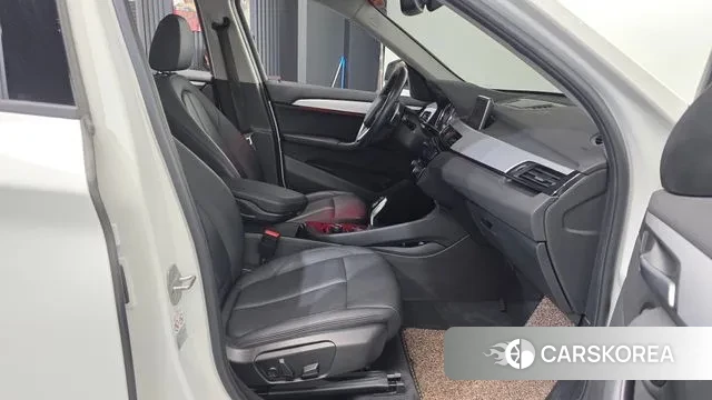 BMW X1 (F48) 2018 Белый из Кореи, фото 2