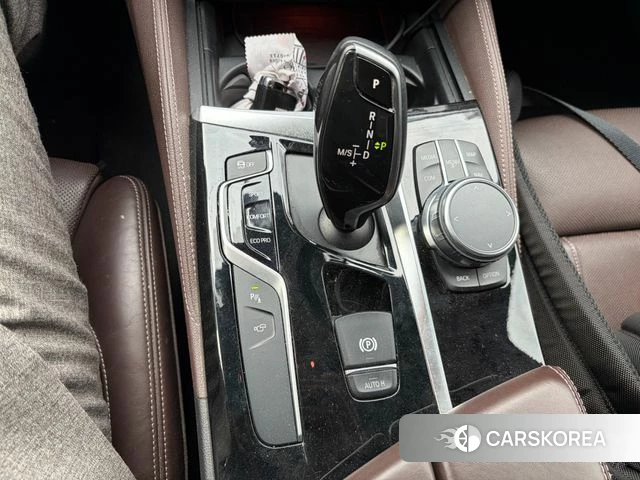 BMW 5 Series (G30) 2018 Серебристо-серый из Кореи, фото 2