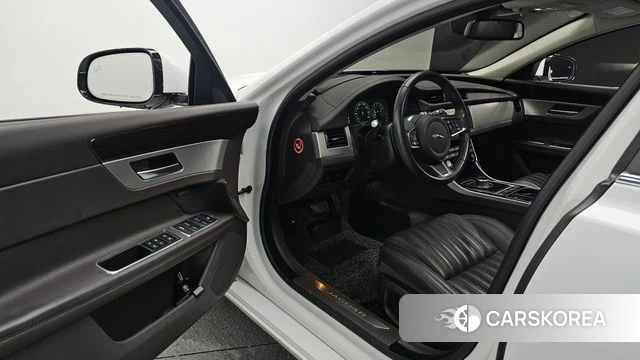 Jaguar XF (X260) 2018 Белый из Кореи, фото 2