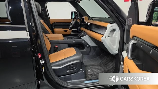 Land Rover Defender (L663) 2024 Черный из Кореи, фото 2