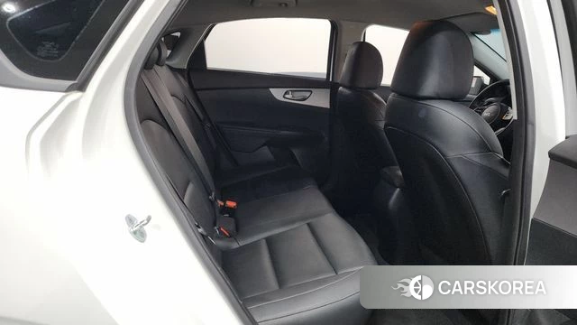 Kia The New K3 2nd generation 2022 Белый из Кореи, фото 2