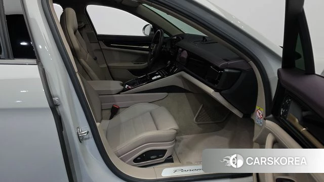 Porsche Panamera (976) 2024 Серебристо-серый из Кореи, фото 2