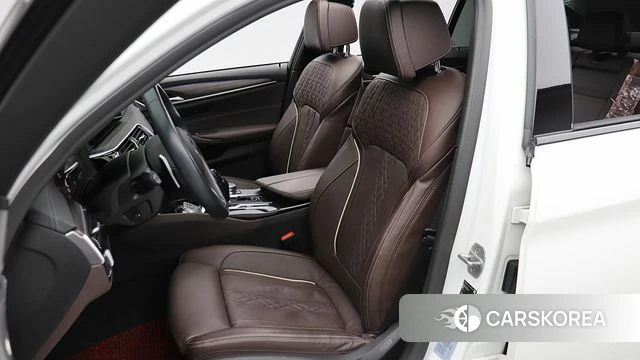 BMW 5 Series (G30) 2021 Белый из Кореи, фото 2